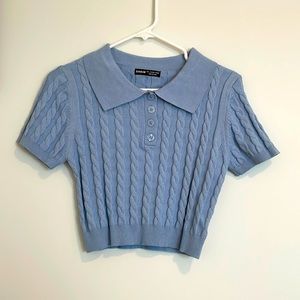 This cute and fancy collared knit crop top is perfect for any outing
